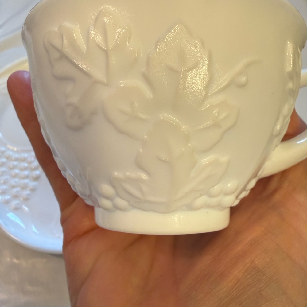 vintage Colony Harvest Grape milk glass snack set - Picture 3 of 8